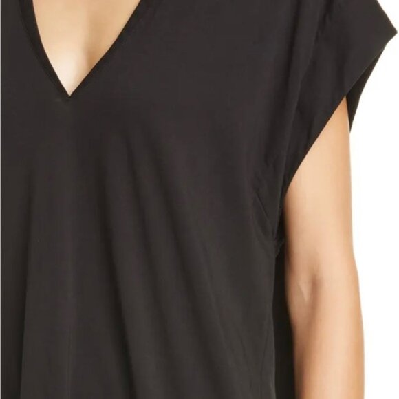 Le Mid Rise V-Neck Tee In Black - Picture 4 of 9